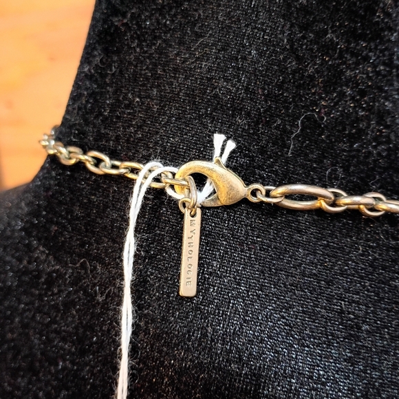 Mythologie Rhinestone Necklace 17 Inch With Antique Gold Tone - Picture 3 of 3